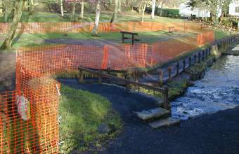 An 'orrible red fence